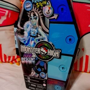 MONSTER HIGH DOLL